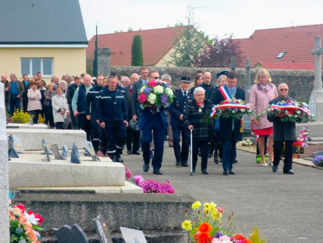 Cérémonie du 8 mai : cérémonie au Monument aux Morts (photos)