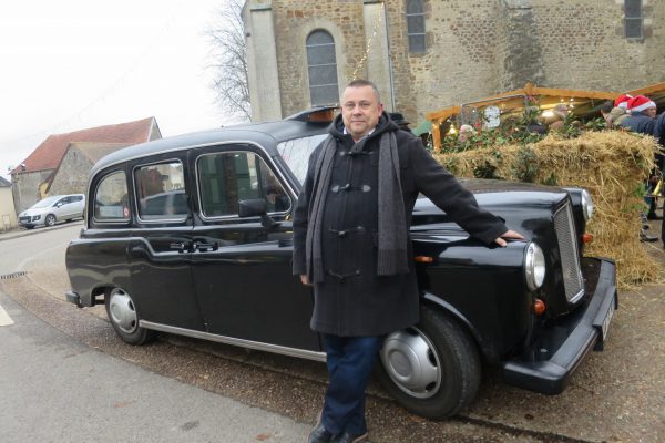 Dominique Tournelle et son taxi