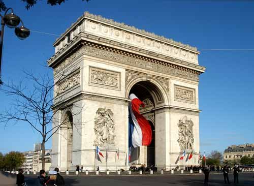 Des musiciens de la Société Municipale de Musique à l’Arc de Triomphe