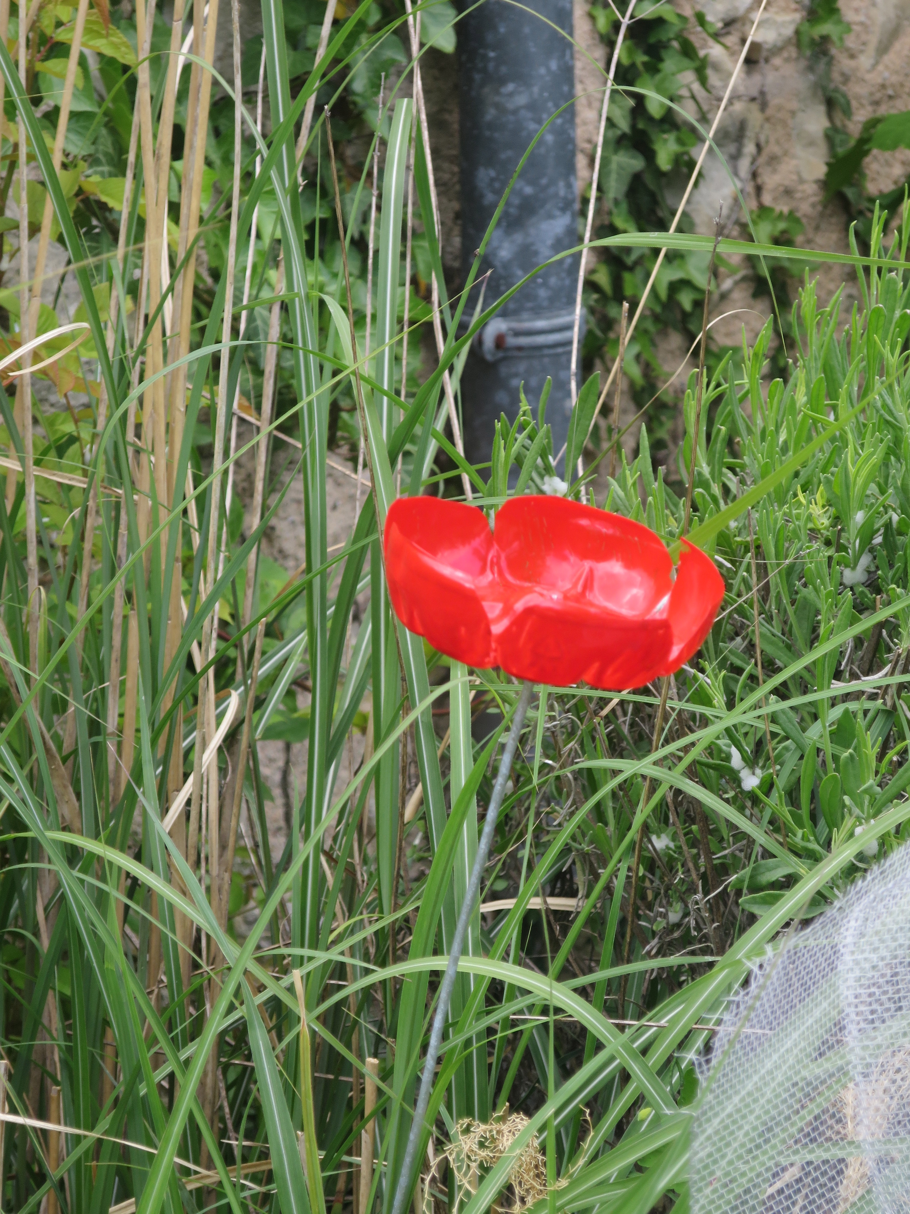 Création de fleurs avec matériaux plastiques